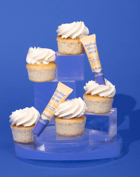 IMG_8797 سيروم مرطب للشفاه بزبدة الشيا وزيت اللوز الحلو، يحمي ويعيد بناء الكولاجين سيروم مرطب للشفاه من الزبدة أكثر من أي وقت مضى