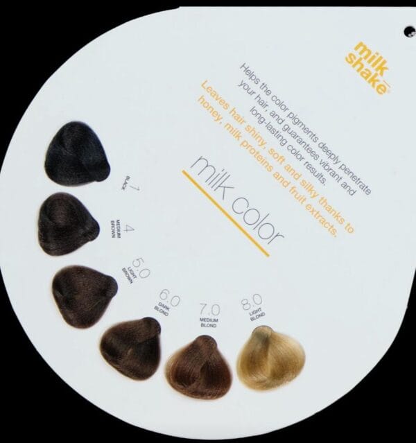 تغطية الشيب، اللون، الحيوية، الاتساق، والتركيب - هذه هي الصفات الأكثر أهمية بالنسبة لصبغة الشعر المحترفة. يقدم لون الشعر الدائم الإبداعي من ميلك شيك صبغات عالية الجودة مع تركيبة سهلة الفهم في مجموعة لا نهائية من إمكانيات الألوان. مع صيغة متقدمة متوازنة ، هذا اللون الأداة المثالية لإطلاق إبداعك الاستخدام: صبغة للشعر طريقة الاستخدام: في وعاء غير معدني، اسكب جزء واحد من الصبغة وأضف جزءًا ونصف من مستحلب التأكسد بنسبة ،10vol. 3%، 20vol. 6%، 30vol. 9% مثال: 50 جرام من كريم الصبغة + 75 جرايم) ) مستحلب التأكسد 20vol. 6%). المكونات الاساسية: عسل الزهور البرية، مركب الأحماض الأمينية، مستخلص التوت الأزرق، زيت دوار الشمس