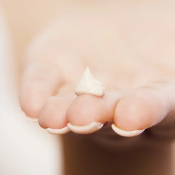 20250205_FLAWLESS___PORELESS_PRIMER_HOW_TO_STILLS_ECOM__1.1_.00_00_00_01.Still002 PIXI FLAWLESS & PORELESS PRIMER | بيكسي برايمر