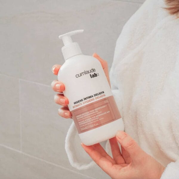 Cumlaude Lab: Deligyn Intimate Hygiene - 500ml | كوملاود لاب: غسول دليجين اليومي للمناطق الحساسة - 500 مل
