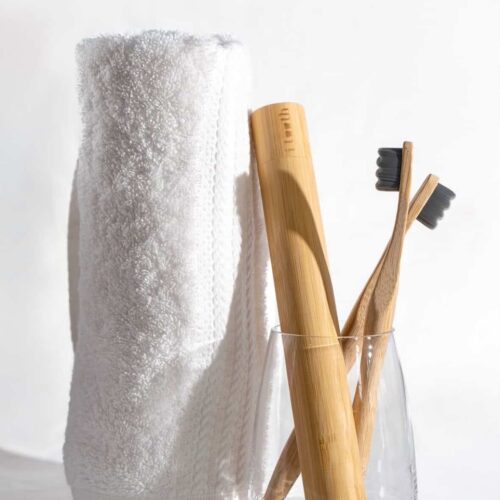 i tooth Bamboo Toothbrush Container | اي توث حافظة فرشاة الأسنان المصنوعة من الخيزران