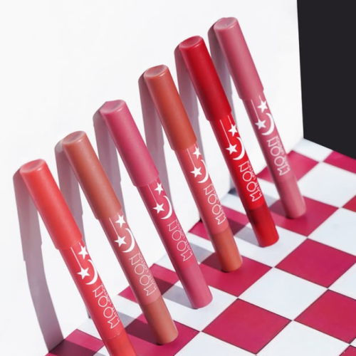 Voyage Moon Matte Lipstick | أحمر شفاه فوياج مون المطفي - مخملي، غني وثابت